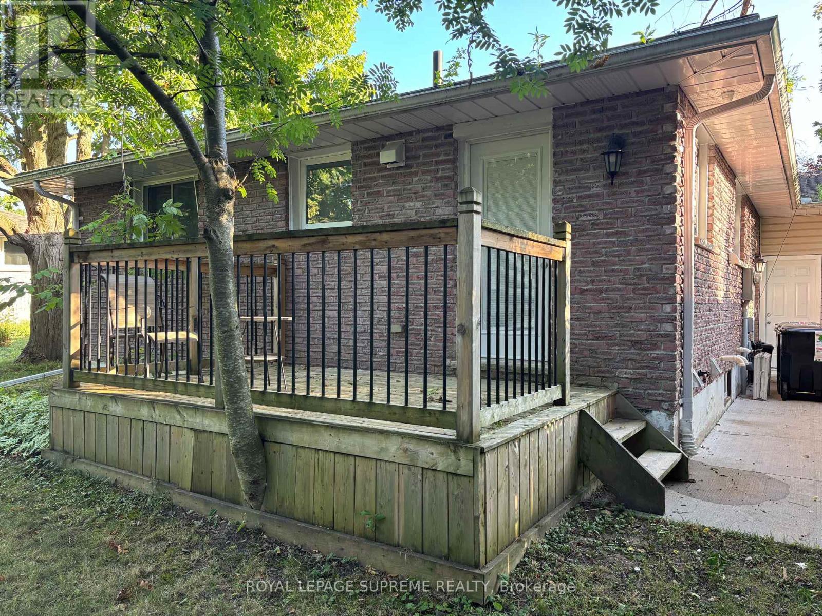Upper - 8 Redwood Court, Barrie, ON - Outdoor
