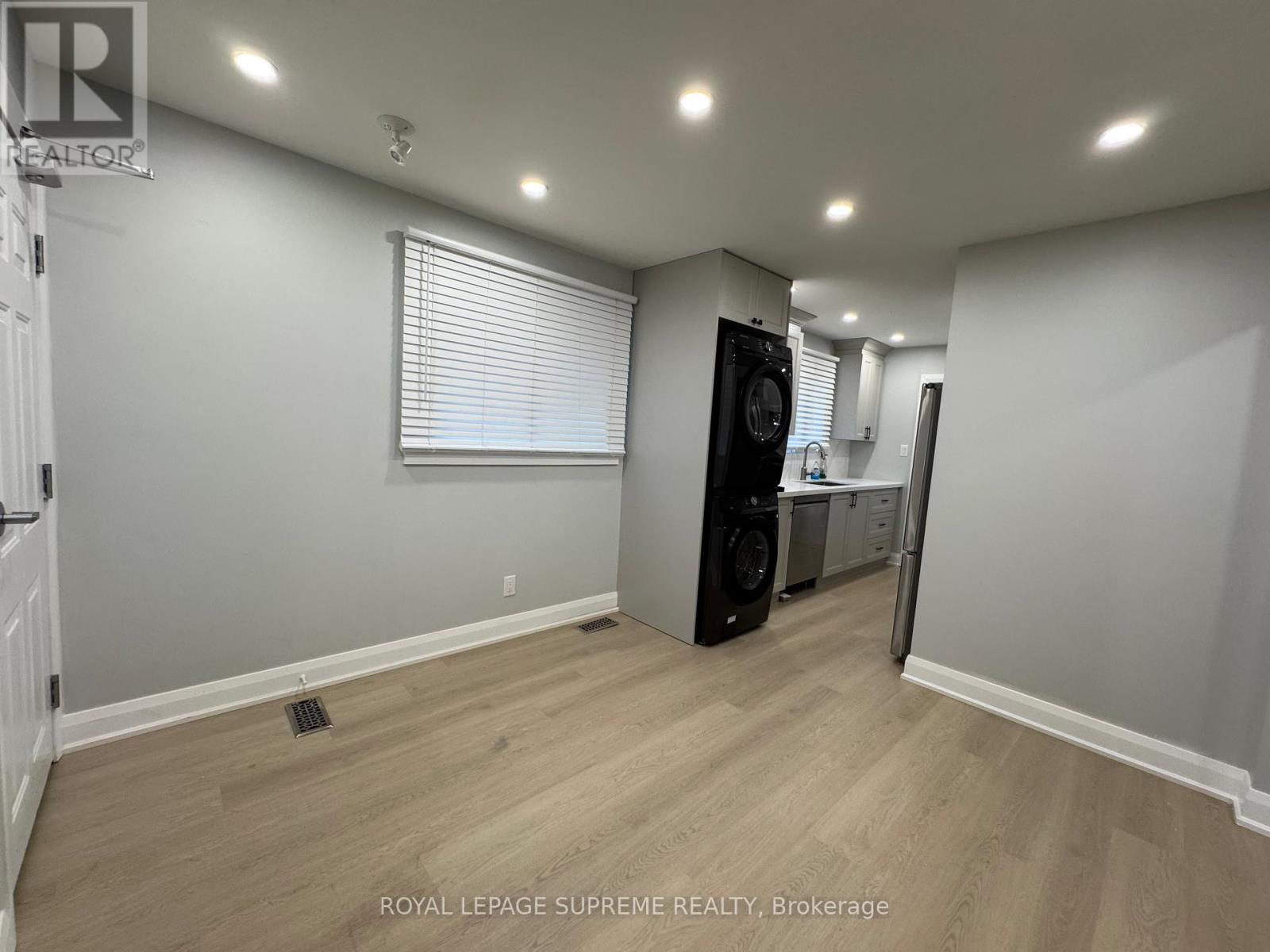 Upper - 8 Redwood Court, Barrie, ON - Indoor Photo Showing Other Room
