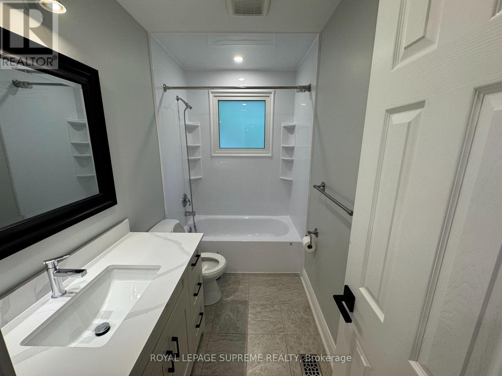 Upper - 8 Redwood Court, Barrie, ON - Indoor Photo Showing Bathroom