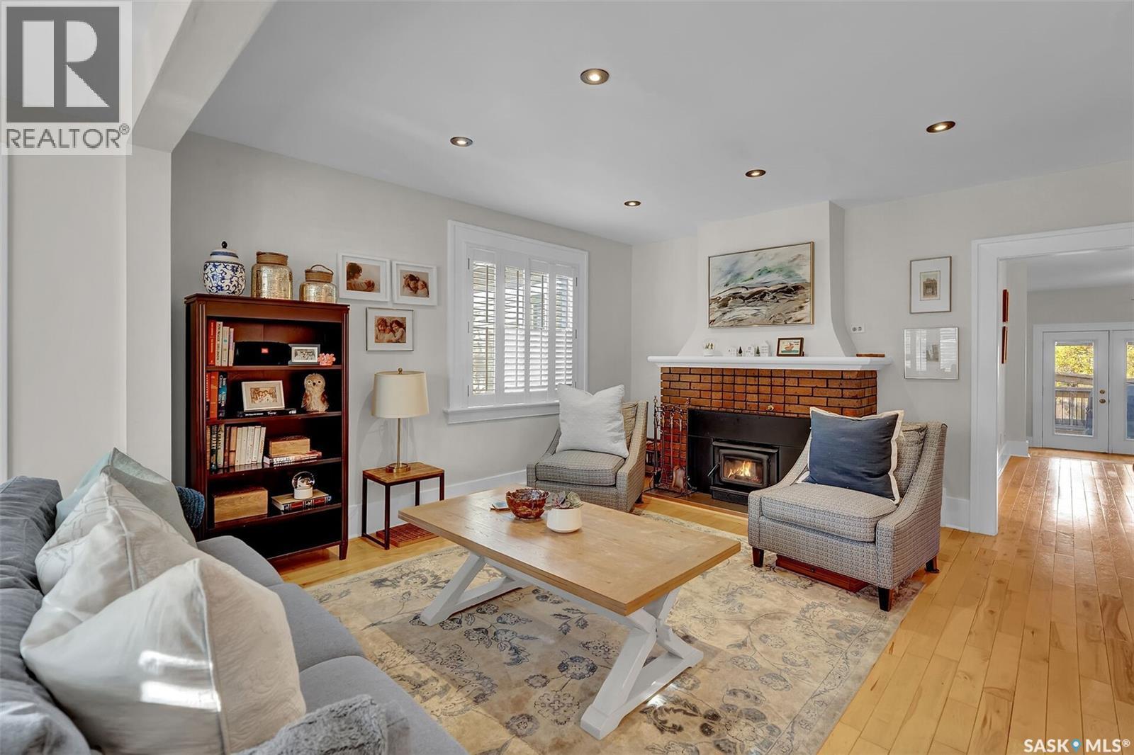 2736 Regina Avenue, Regina, SK - Indoor Photo Showing Living Room With Fireplace