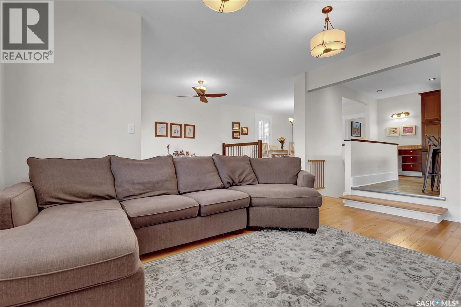 2736 Regina Avenue, Regina, SK - Indoor Photo Showing Living Room