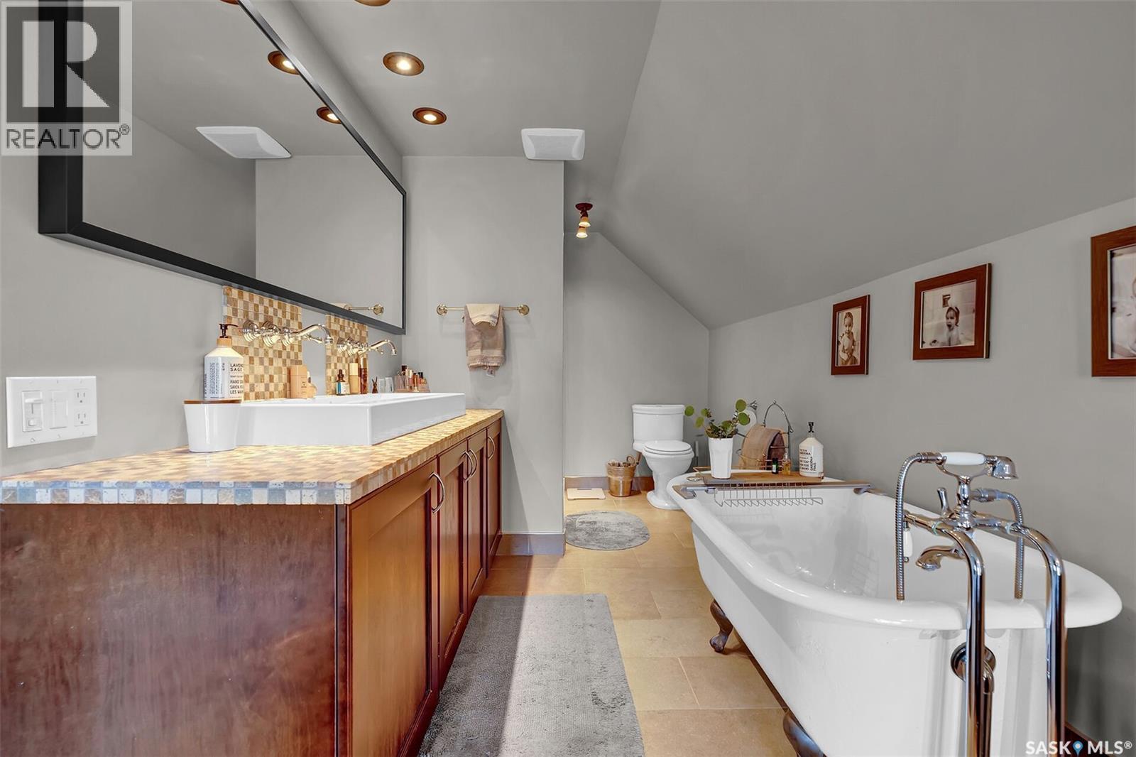 2736 Regina Avenue, Regina, SK - Indoor Photo Showing Bathroom