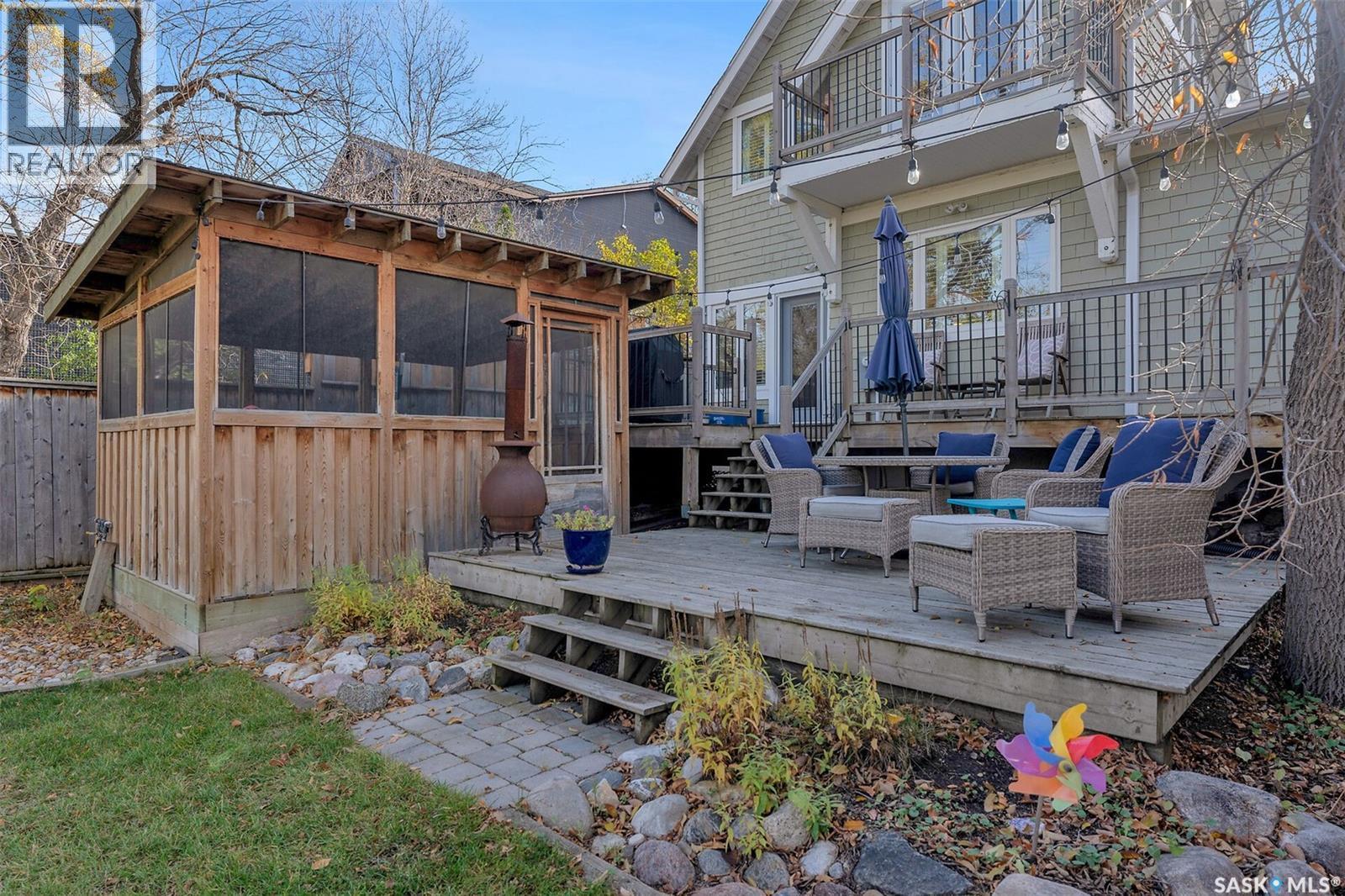 2736 Regina Avenue, Regina, SK - Outdoor With Deck Patio Veranda