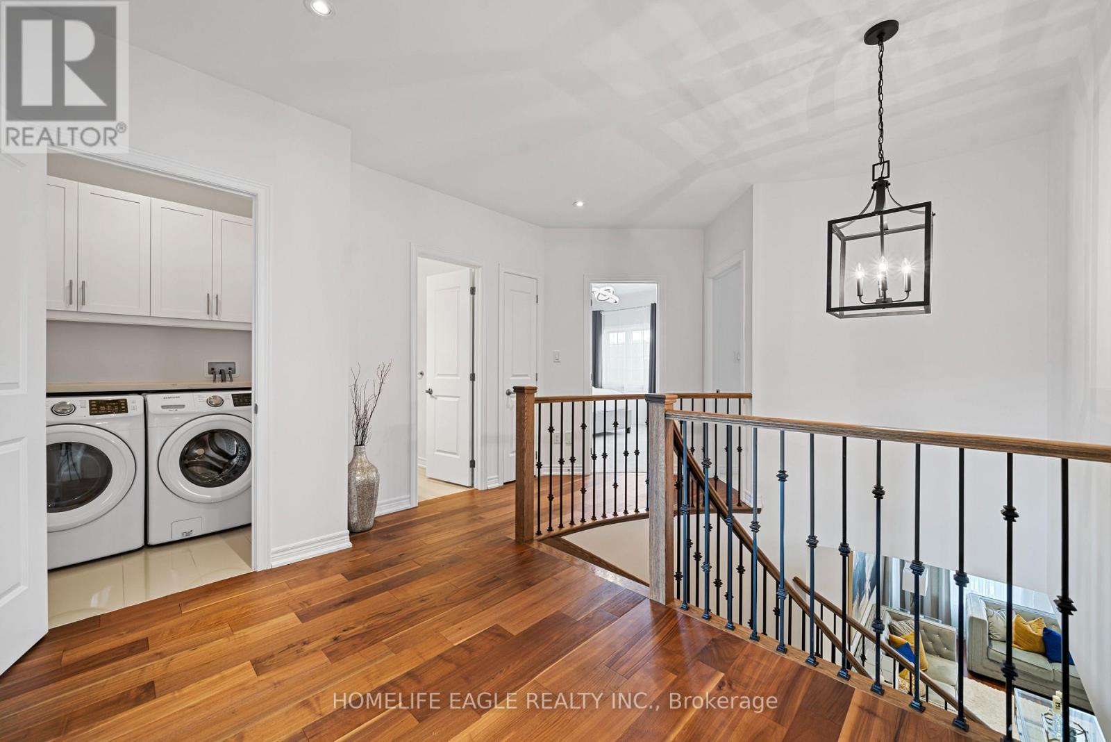 545 Clifford Perry Place, Newmarket, ON - Indoor Photo Showing Laundry Room