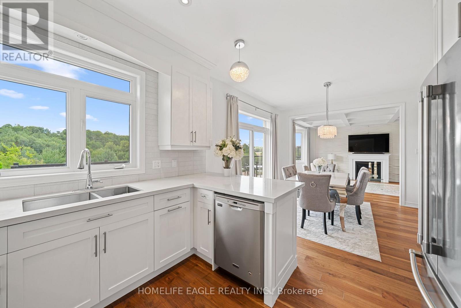 545 Clifford Perry Place, Newmarket, ON - Indoor Photo Showing Kitchen With Double Sink