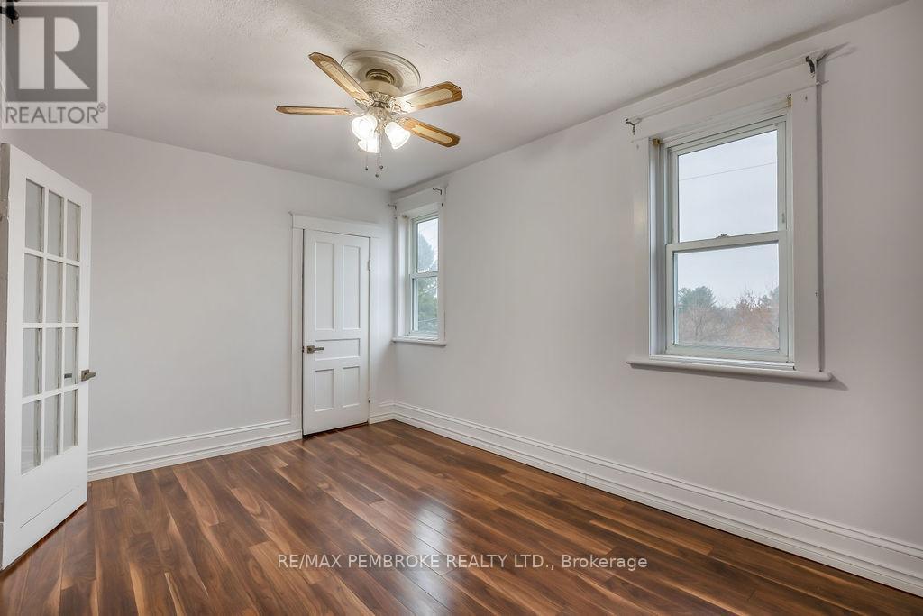 618 Elgin Street, Laurentian Valley, ON - Indoor Photo Showing Other Room