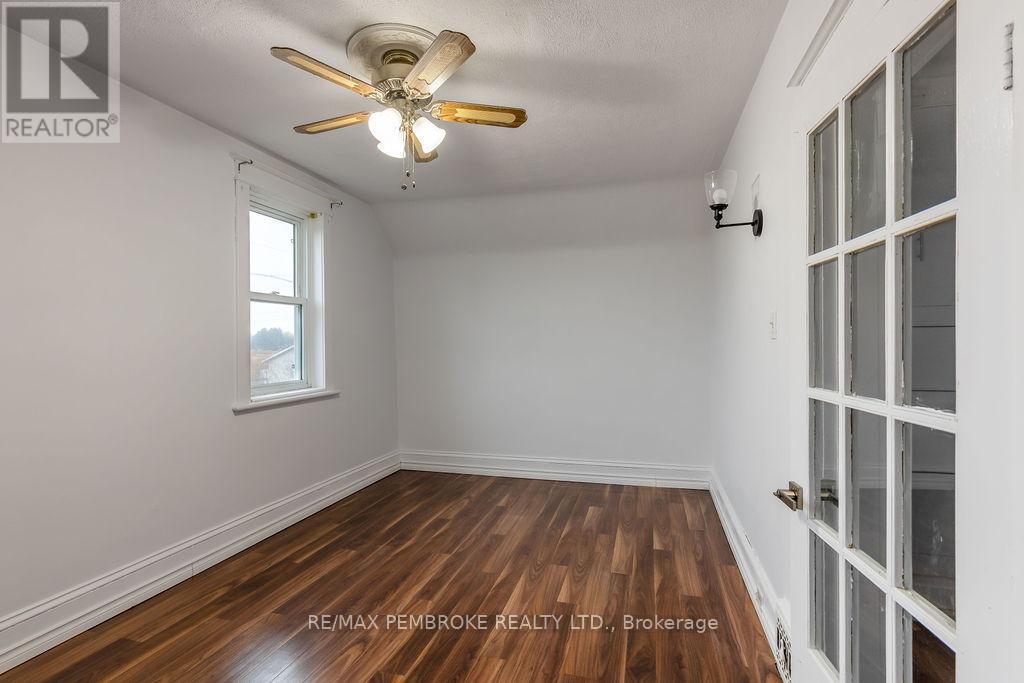 618 Elgin Street, Laurentian Valley, ON - Indoor Photo Showing Other Room