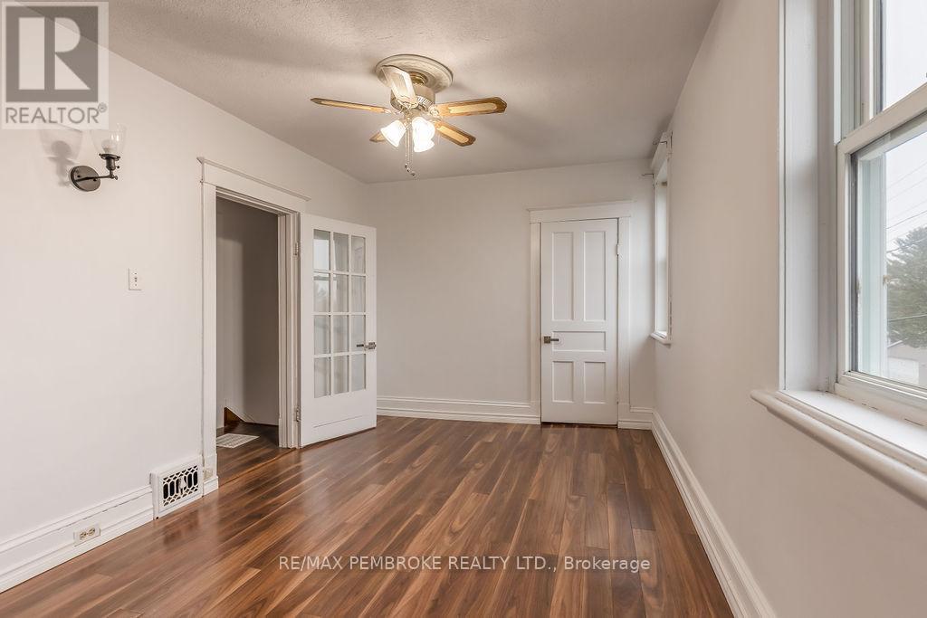 618 Elgin Street, Laurentian Valley, ON - Indoor Photo Showing Other Room