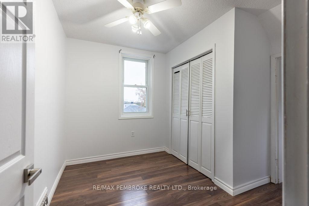 618 Elgin Street, Laurentian Valley, ON - Indoor Photo Showing Other Room