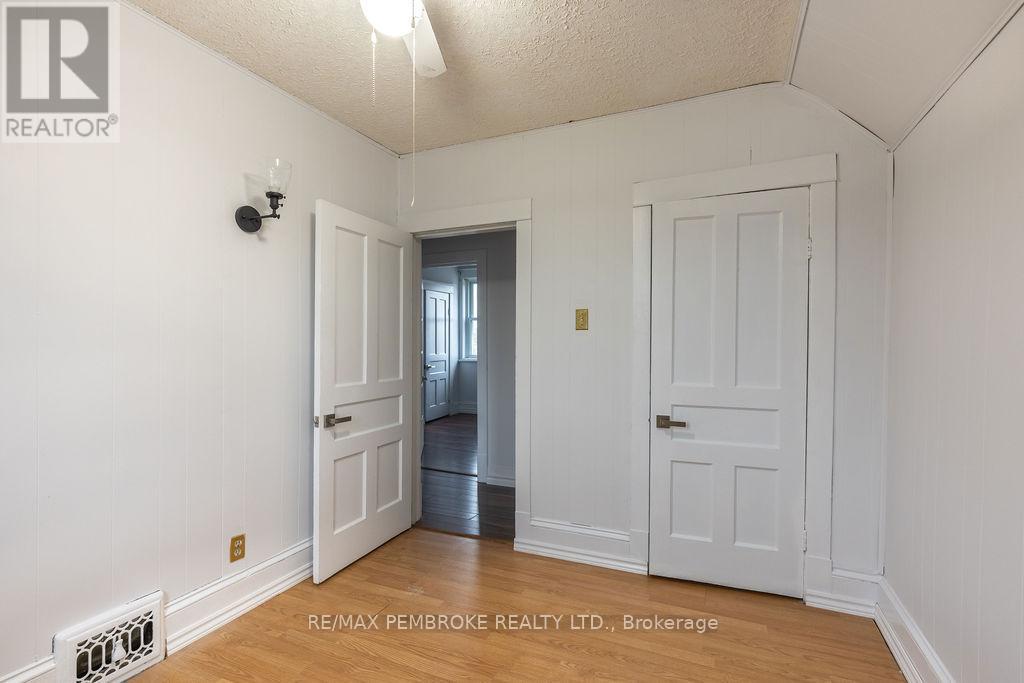 618 Elgin Street, Laurentian Valley, ON - Indoor Photo Showing Other Room