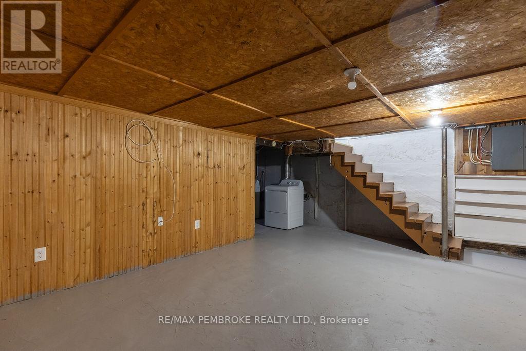 618 Elgin Street, Laurentian Valley, ON - Indoor