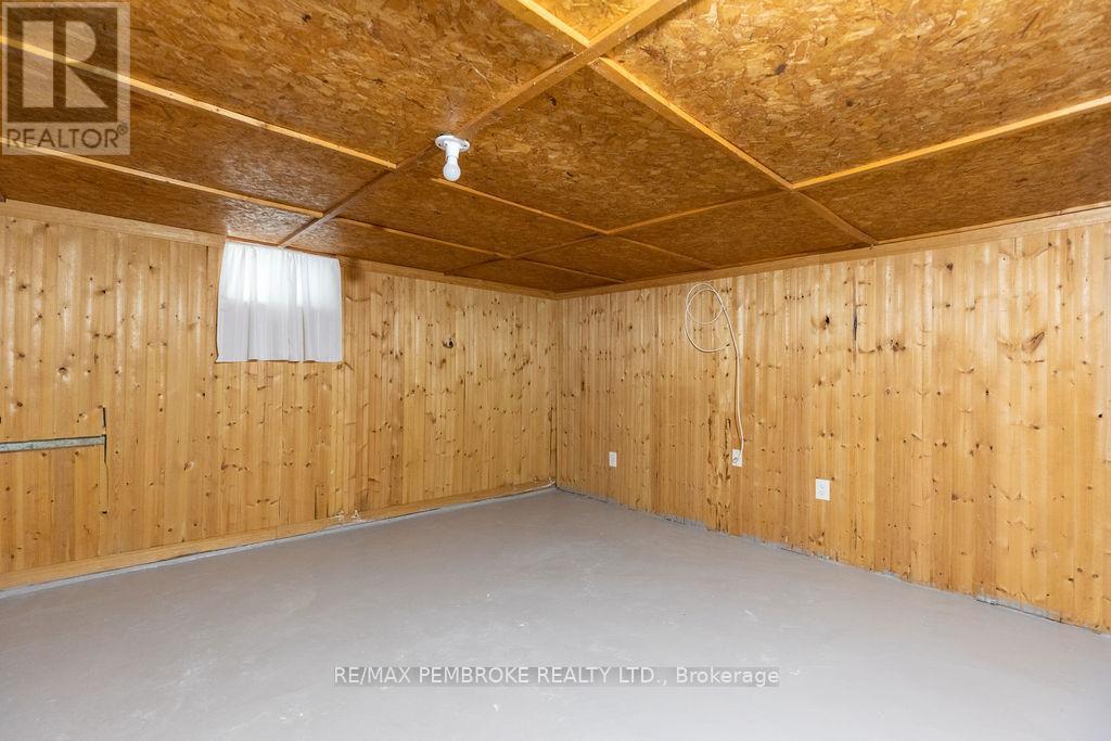 618 Elgin Street, Laurentian Valley, ON - Indoor