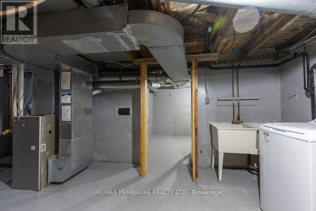 618 Elgin Street, Laurentian Valley, ON - Indoor