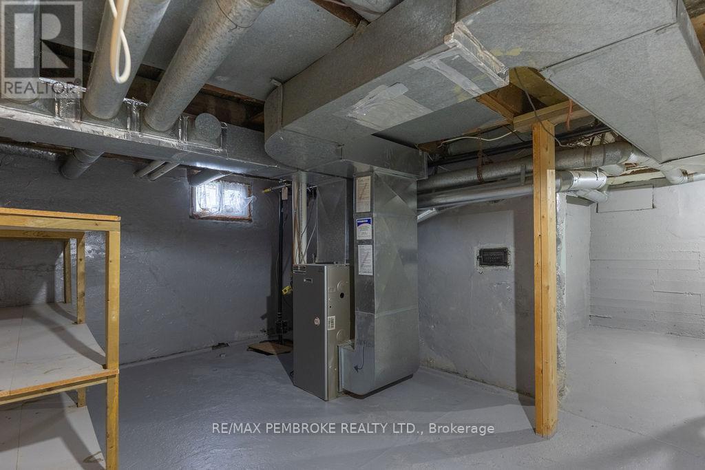 618 Elgin Street, Laurentian Valley, ON - Indoor Photo Showing Basement