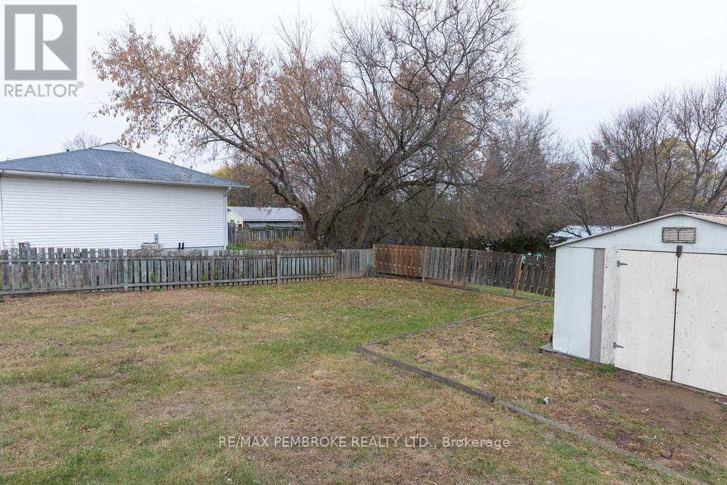 618 Elgin Street, Laurentian Valley, ON - Outdoor