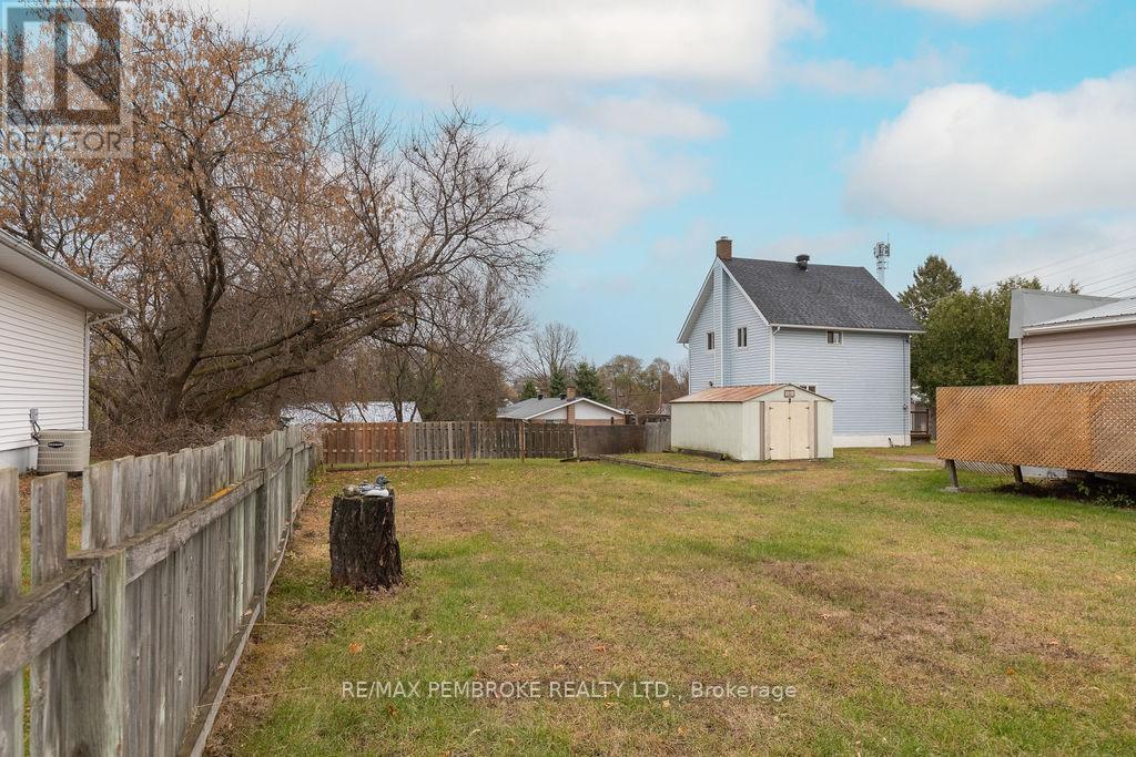 618 Elgin Street, Laurentian Valley, ON - Outdoor