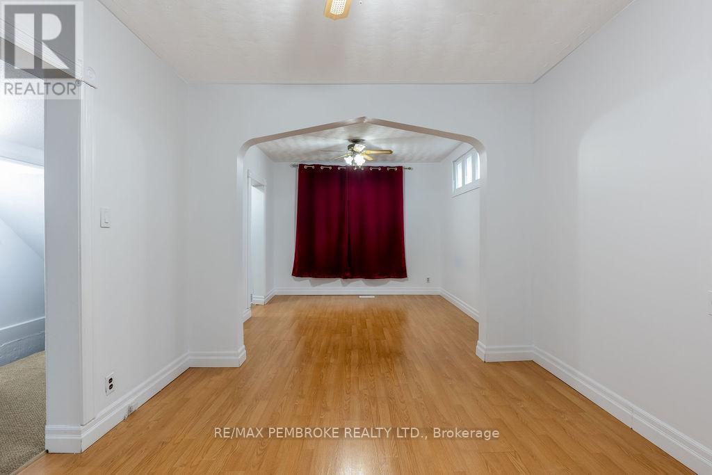 618 Elgin Street, Laurentian Valley, ON - Indoor Photo Showing Other Room