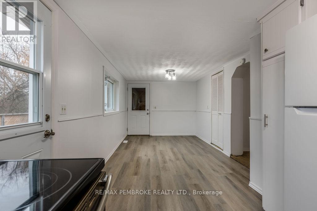 618 Elgin Street, Laurentian Valley, ON - Indoor Photo Showing Other Room