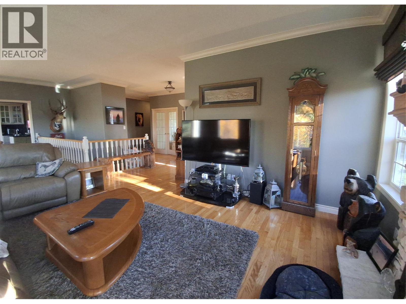 3267 Roncastle Road, Blind Bay, BC - Indoor Photo Showing Living Room