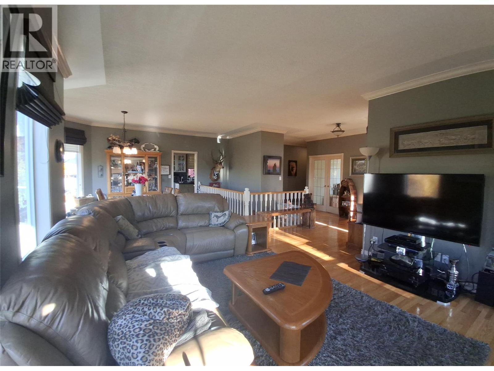 3267 Roncastle Road, Blind Bay, BC - Indoor Photo Showing Living Room