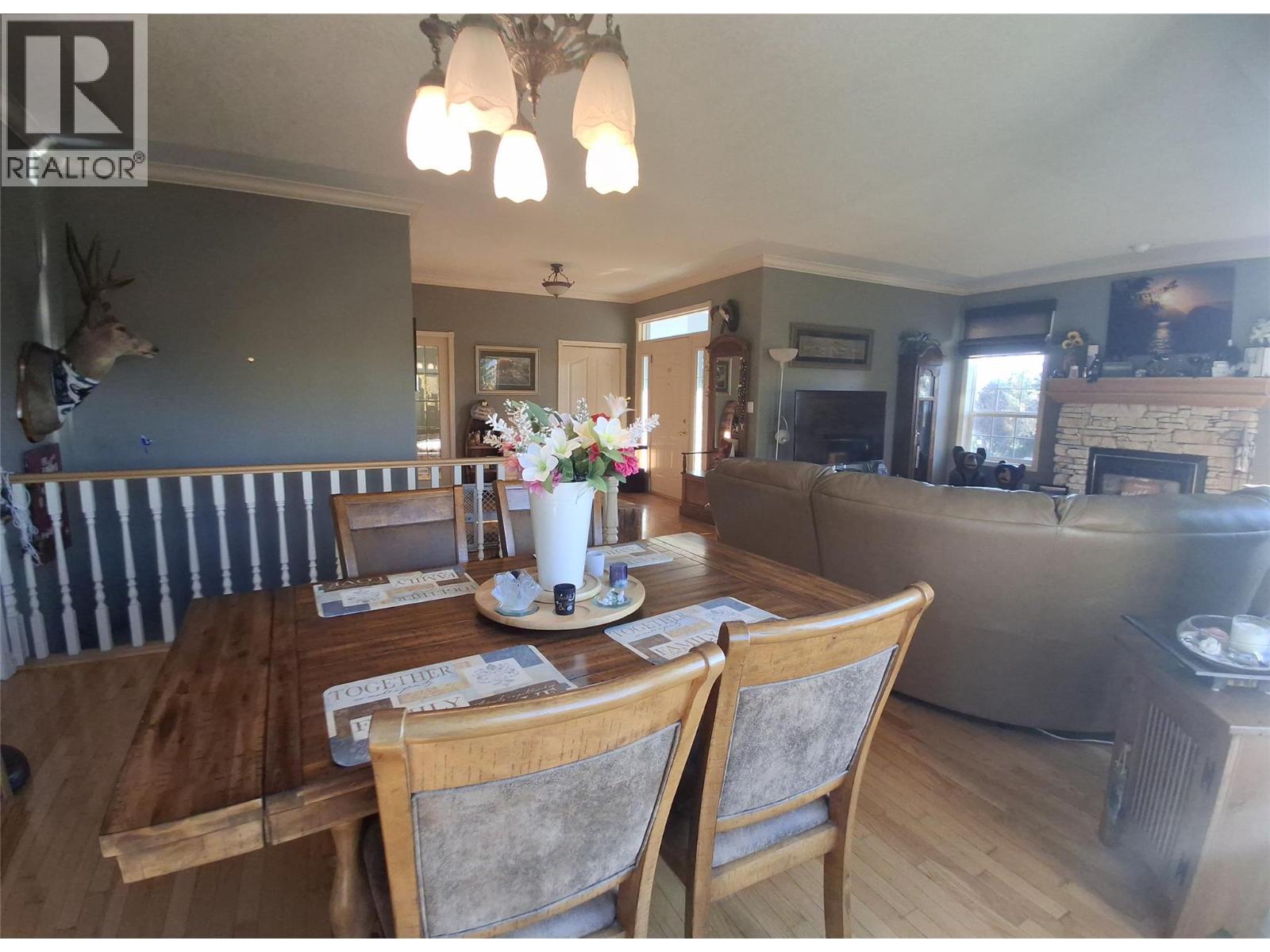 3267 Roncastle Road, Blind Bay, BC - Indoor With Fireplace