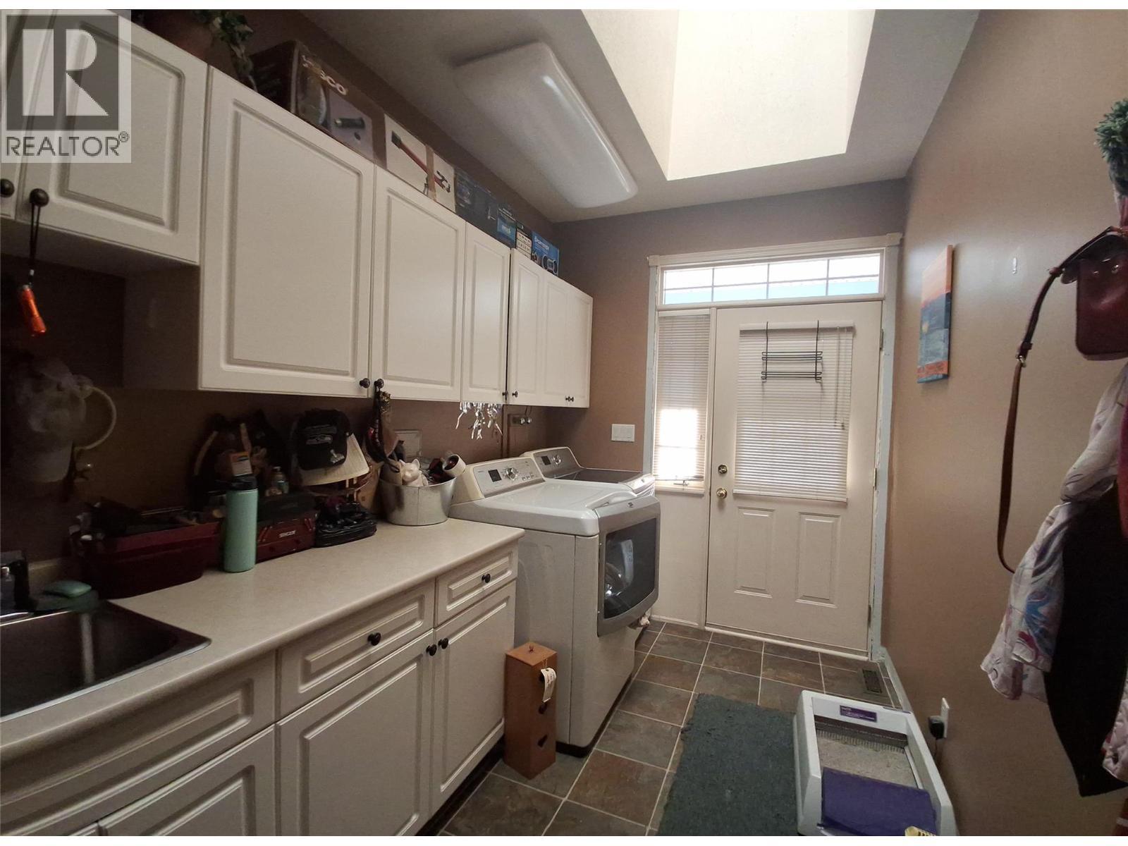 3267 Roncastle Road, Blind Bay, BC - Indoor Photo Showing Laundry Room