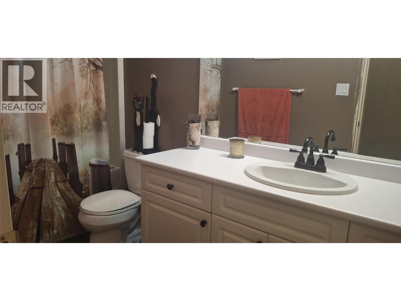 3267 Roncastle Road, Blind Bay, BC - Indoor Photo Showing Bathroom