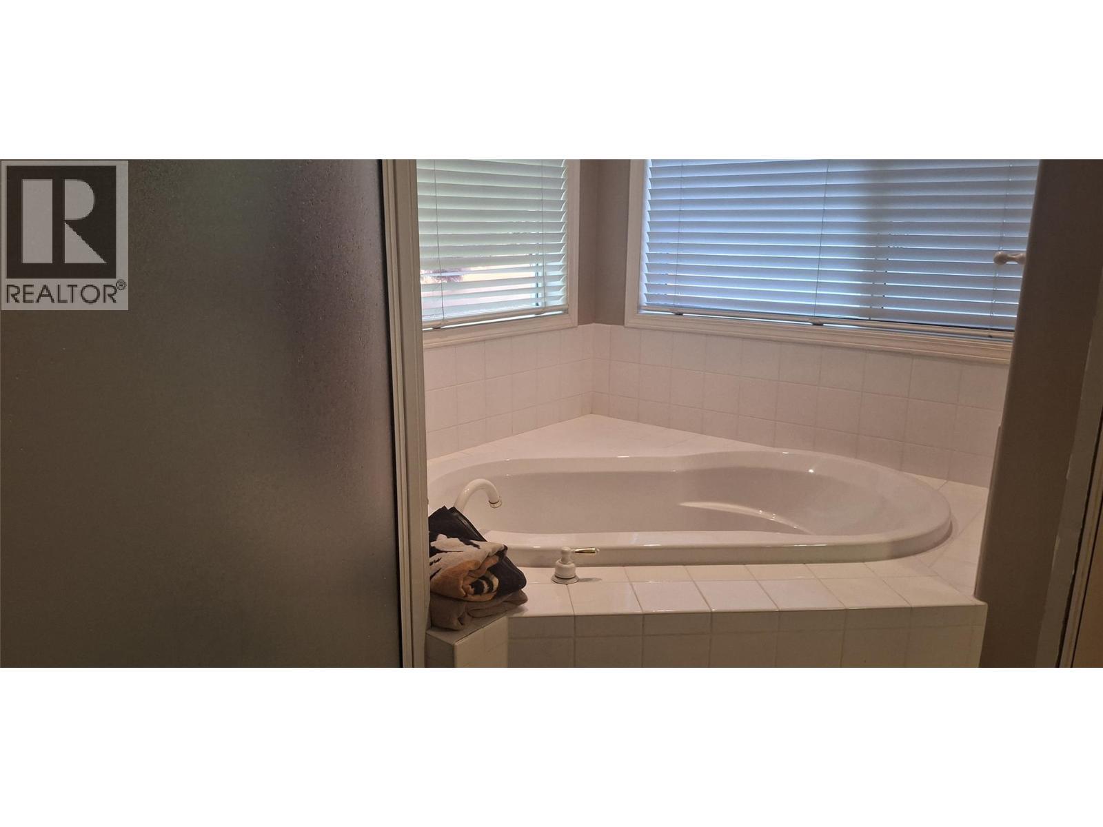 3267 Roncastle Road, Blind Bay, BC - Indoor Photo Showing Bathroom