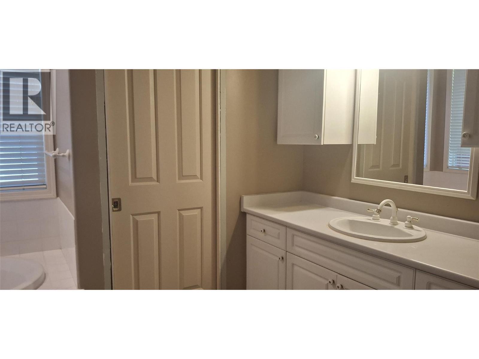 3267 Roncastle Road, Blind Bay, BC - Indoor Photo Showing Bathroom