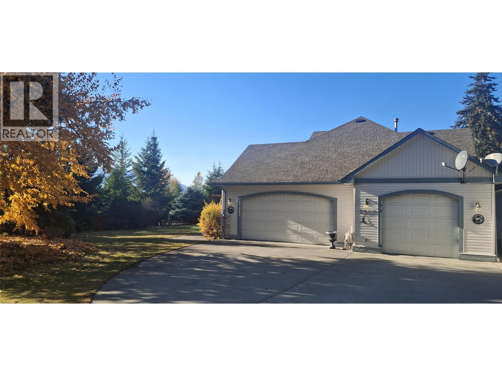 3267 Roncastle Road, Blind Bay, BC - Outdoor