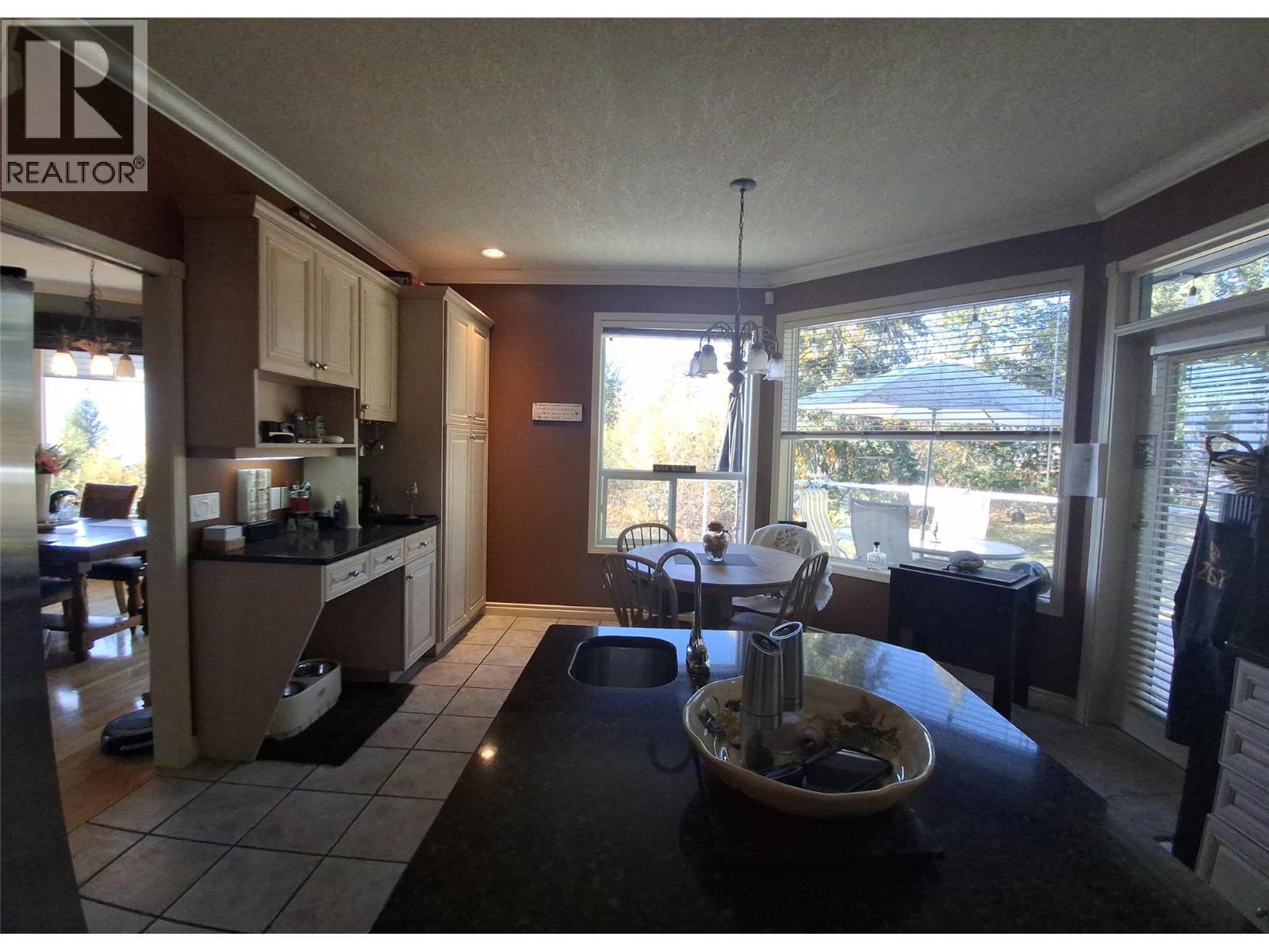 3267 Roncastle Road, Blind Bay, BC - Indoor