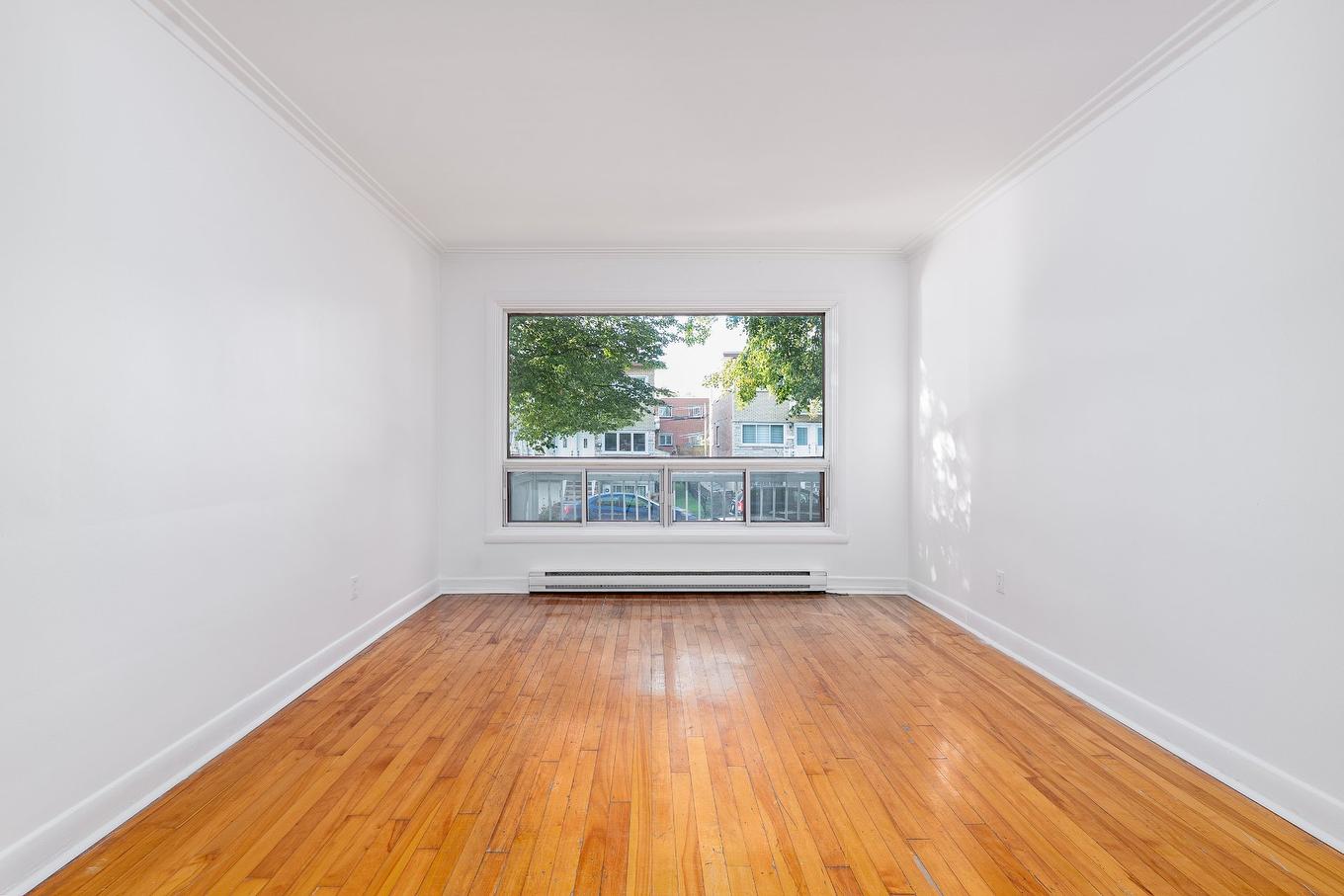 Living room - 3077 Rue Paul-Pau, Montréal (Mercier/Hochelaga-Maisonneuve), QC - Indoor Photo Showing Other Room
