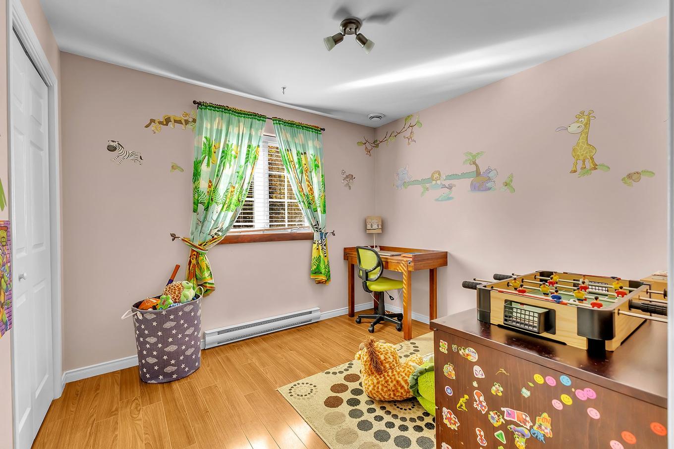 Bedroom - 11 Rue Trésor, Val-Des-Monts, QC - Indoor Photo Showing Other Room