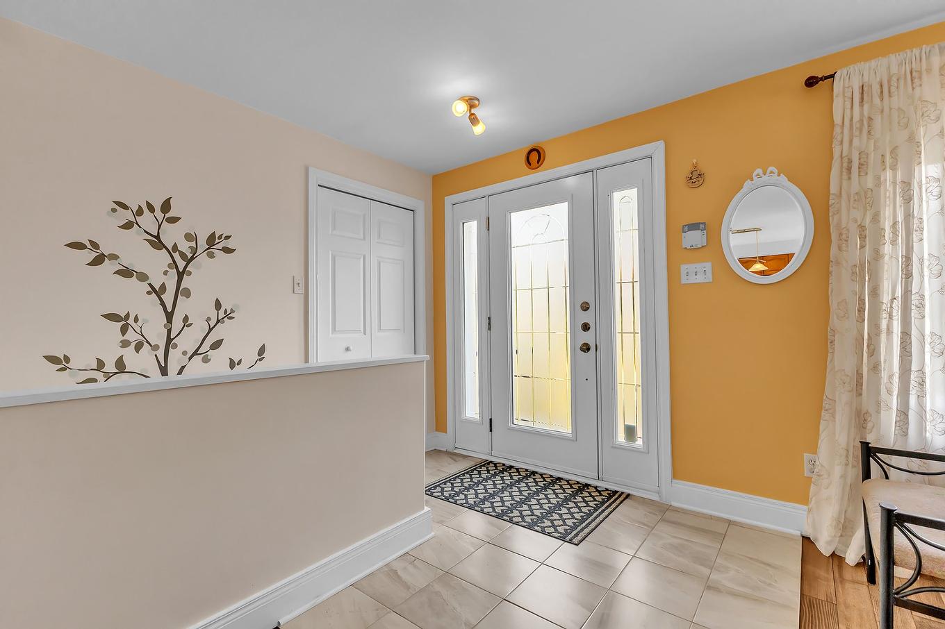 Hall - 11 Rue Trésor, Val-Des-Monts, QC - Indoor Photo Showing Other Room