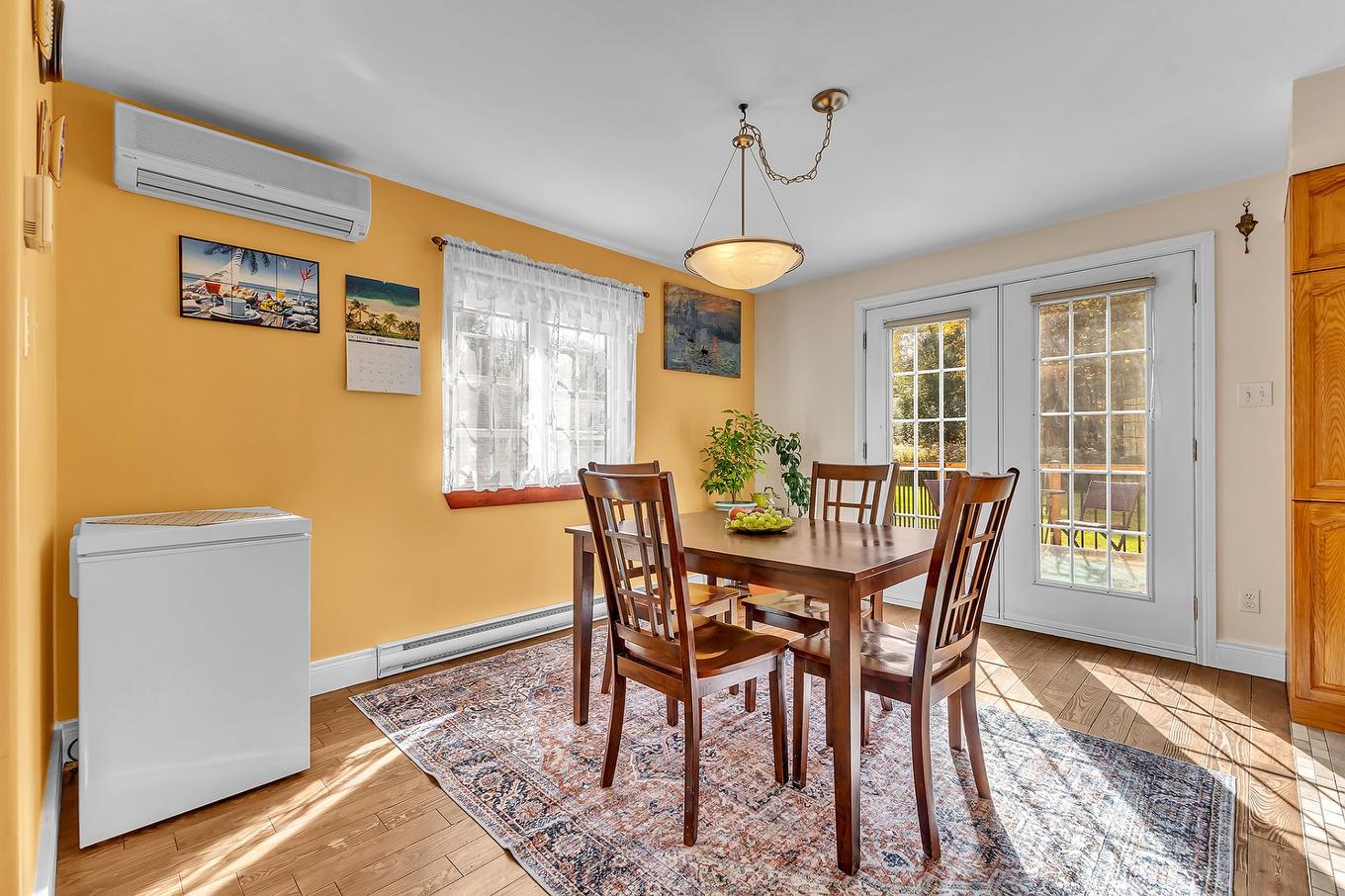 Dining room - 11 Rue Trésor, Val-Des-Monts, QC - Indoor Photo Showing Dining Room