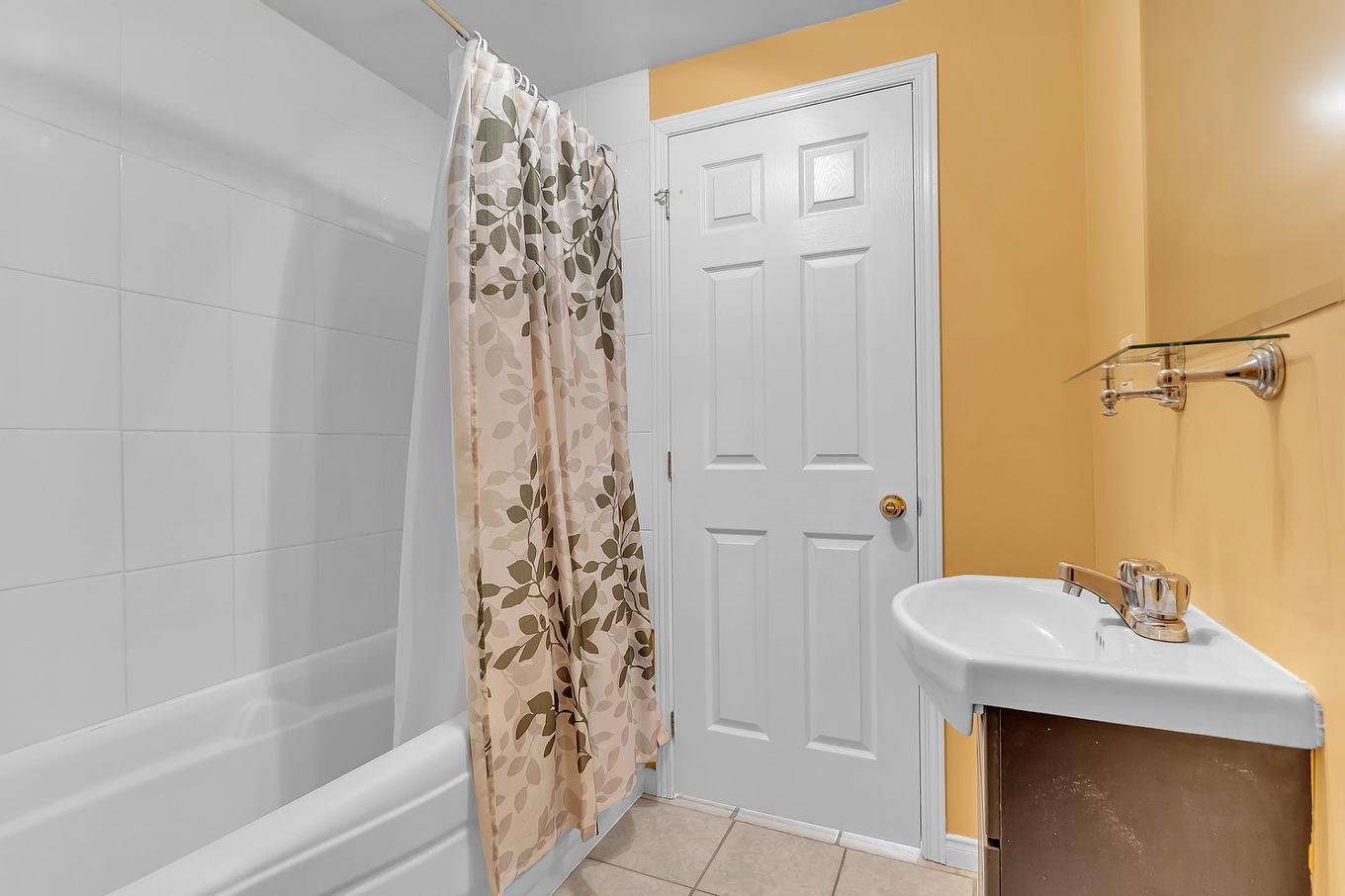 Bathroom - 11 Rue Trésor, Val-Des-Monts, QC - Indoor Photo Showing Bathroom