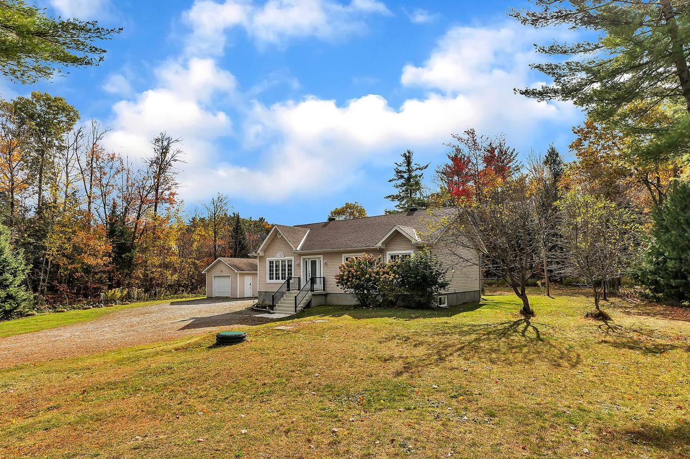 Frontage - 11 Rue Trésor, Val-Des-Monts, QC - Outdoor