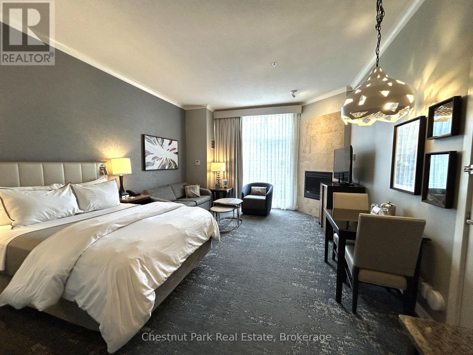 165 - 220 Gord Canning Drive, Blue Mountains, ON - Indoor Photo Showing Bedroom