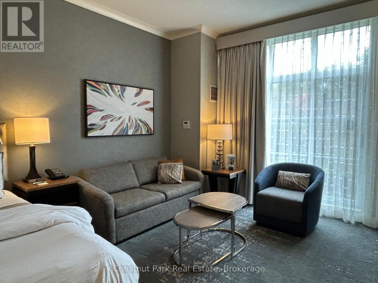 165 - 220 Gord Canning Drive, Blue Mountains, ON - Indoor Photo Showing Living Room