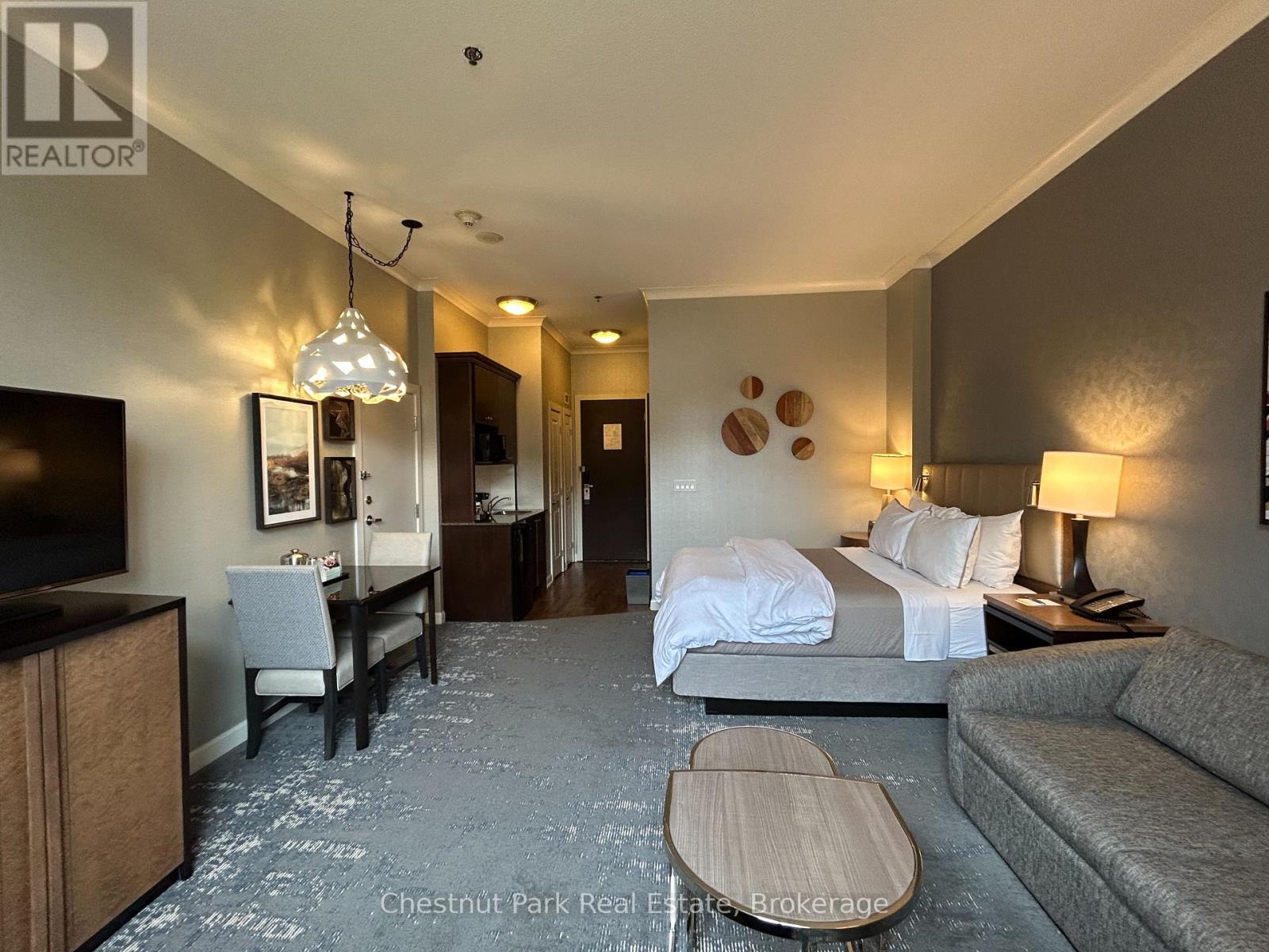 165 - 220 Gord Canning Drive, Blue Mountains, ON - Indoor Photo Showing Living Room