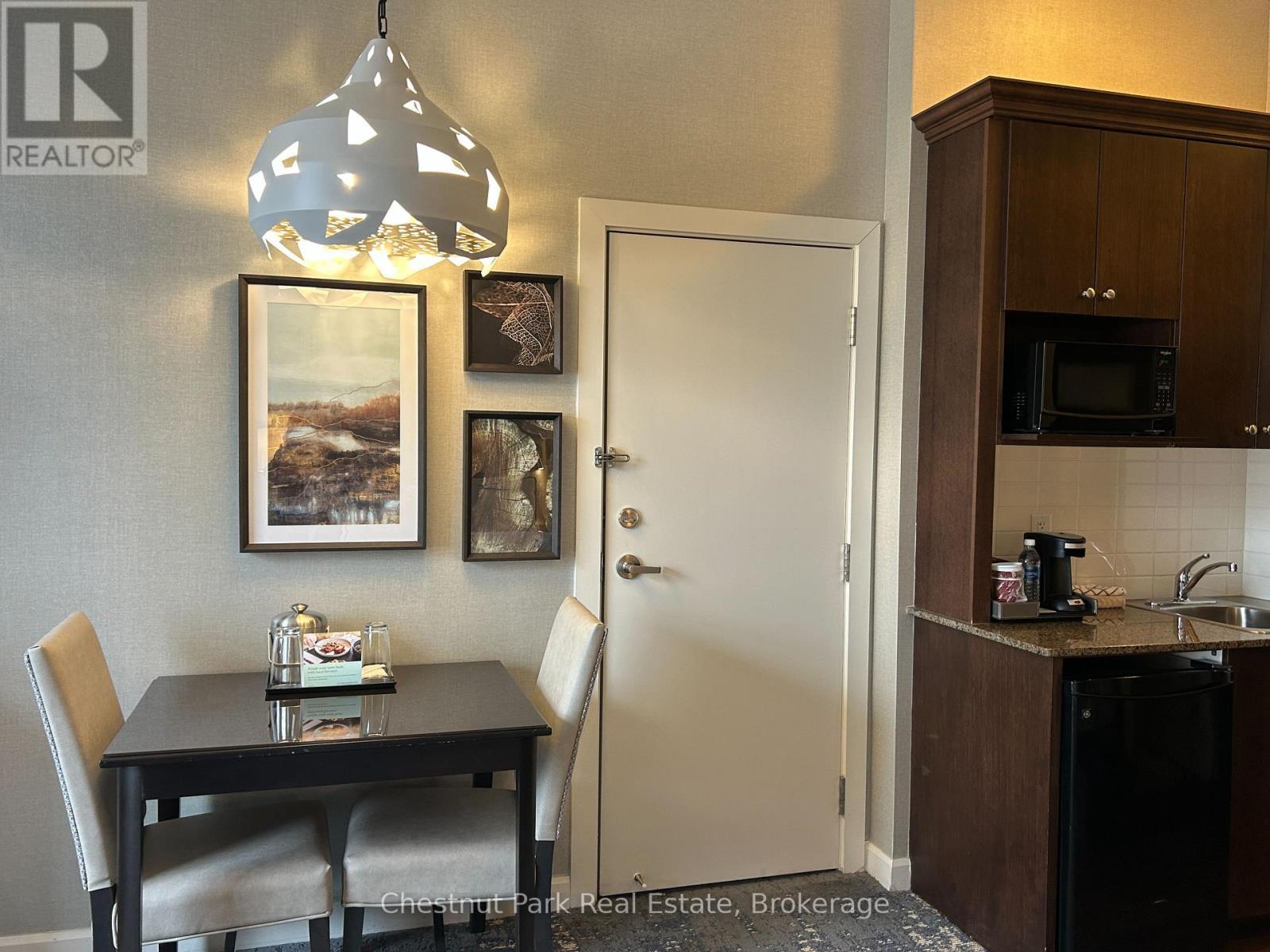 165 - 220 Gord Canning Drive, Blue Mountains, ON - Indoor Photo Showing Dining Room