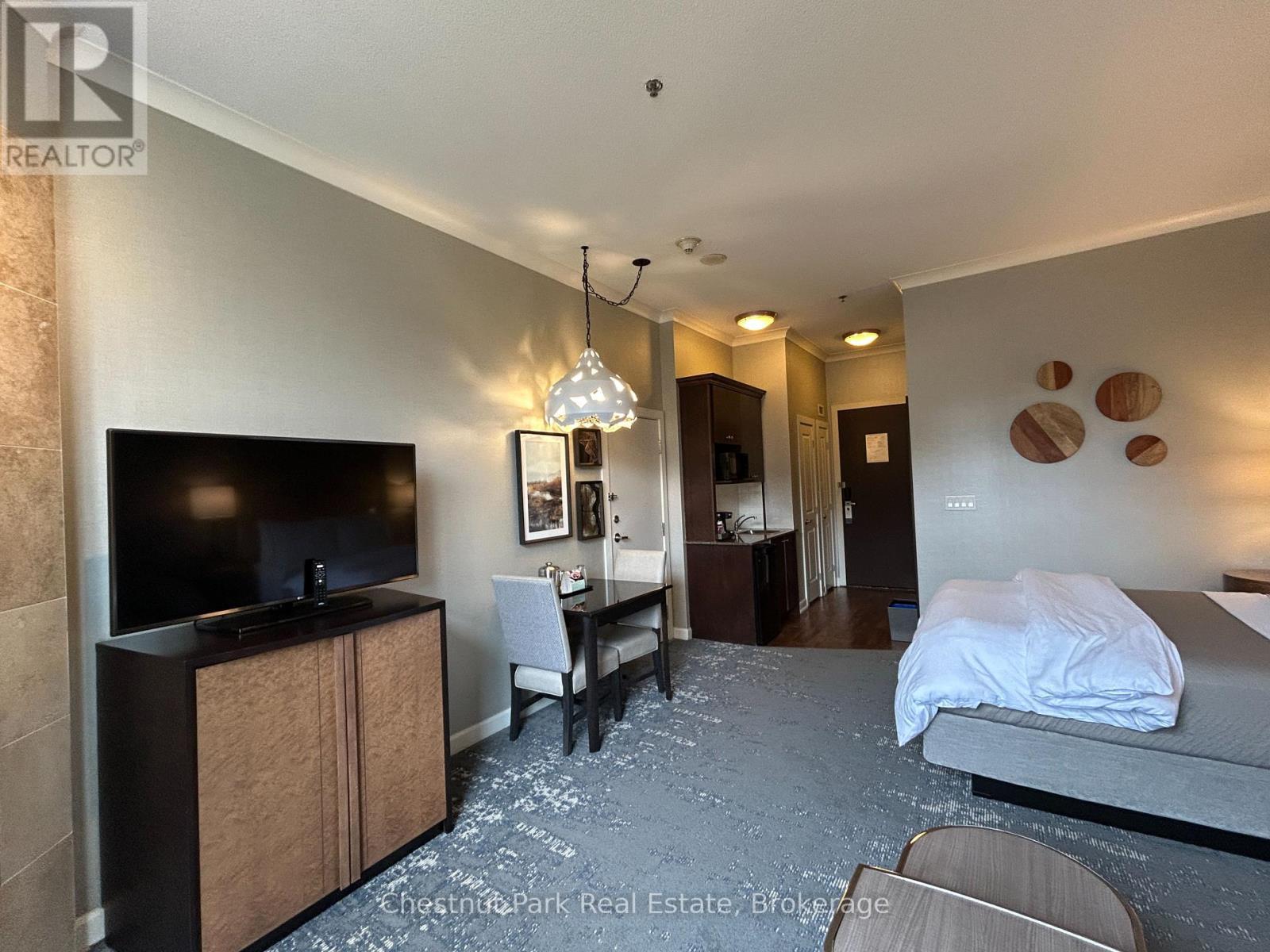 165 - 220 Gord Canning Drive, Blue Mountains, ON - Indoor Photo Showing Bedroom