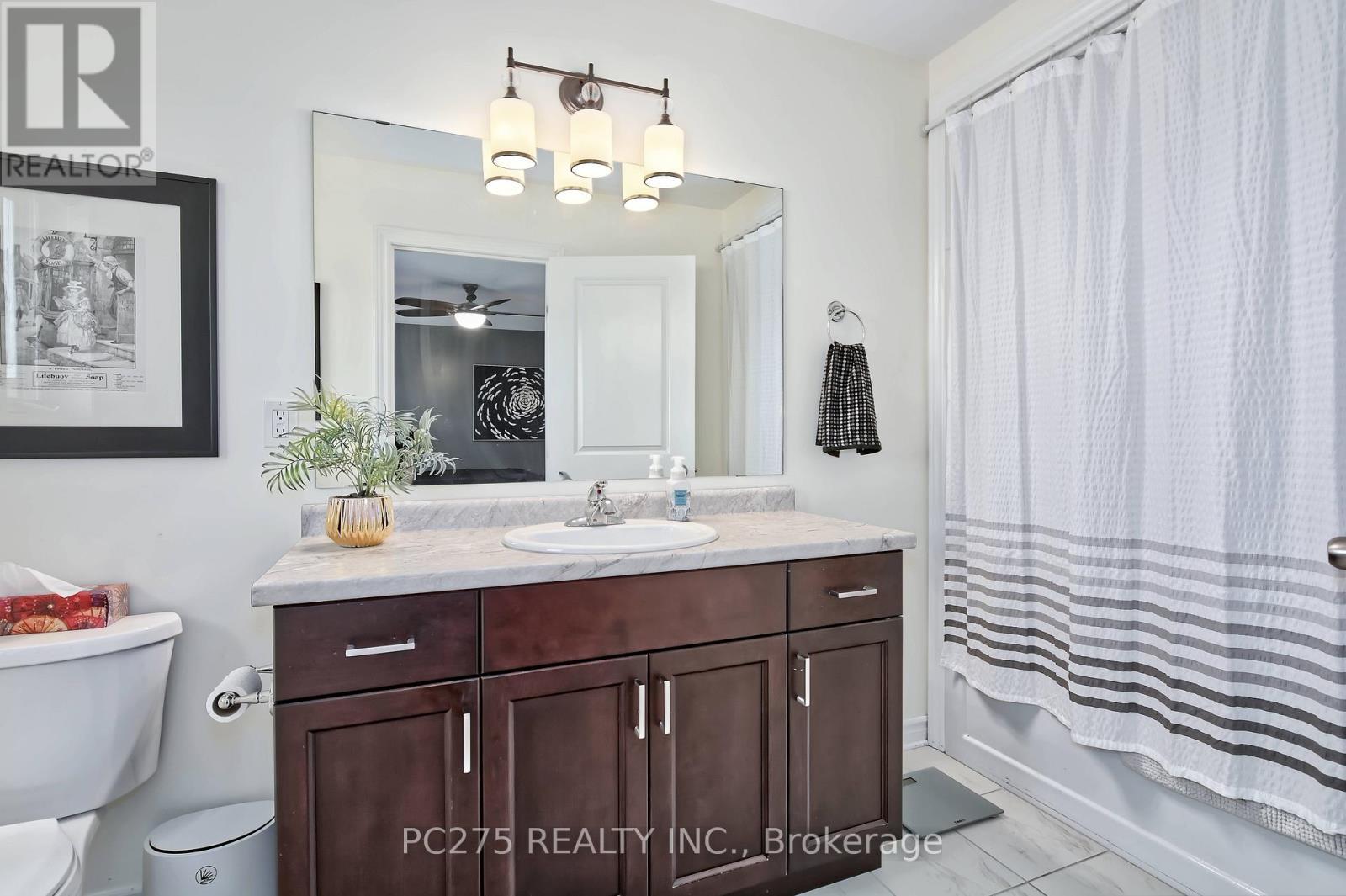 20 Honey Bend, St. Thomas, ON - Indoor Photo Showing Bathroom