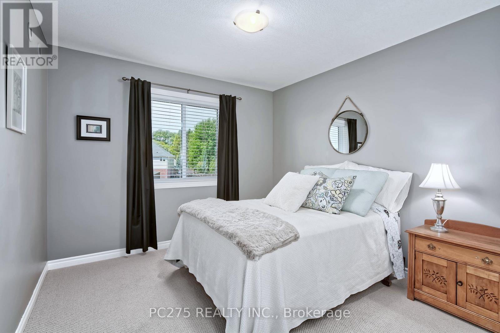 20 Honey Bend, St. Thomas, ON - Indoor Photo Showing Bedroom