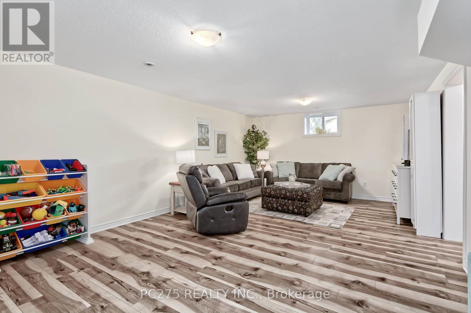 20 Honey Bend, St. Thomas, ON - Indoor