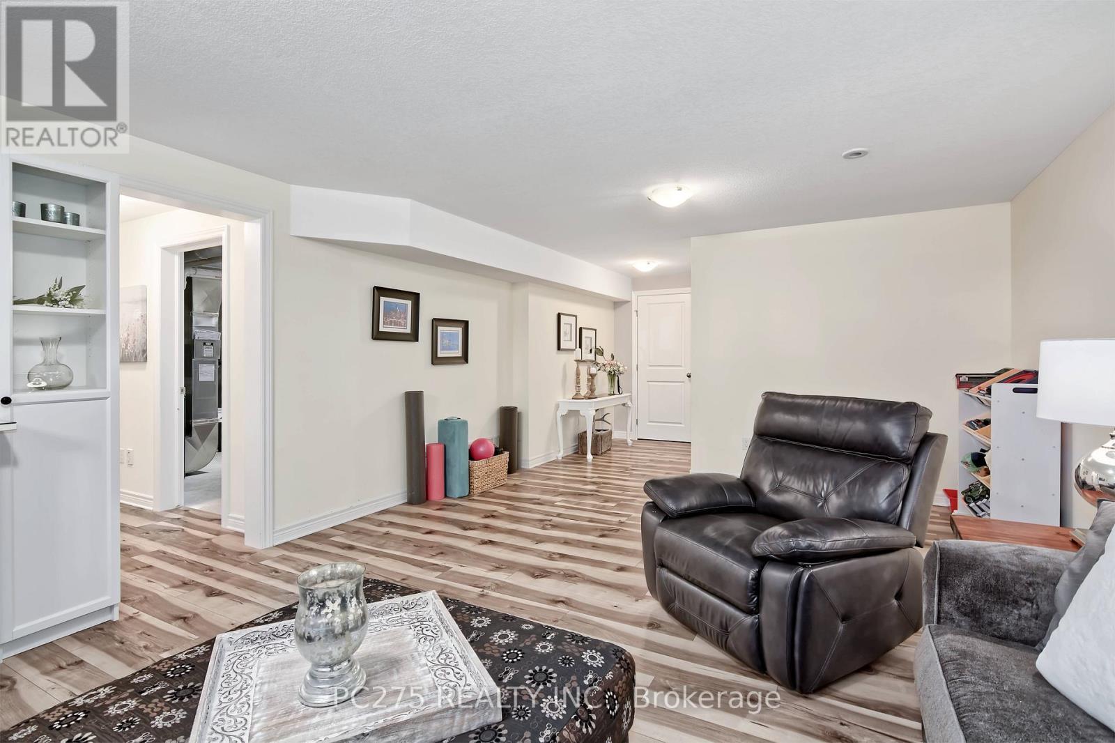 20 Honey Bend, St. Thomas, ON - Indoor