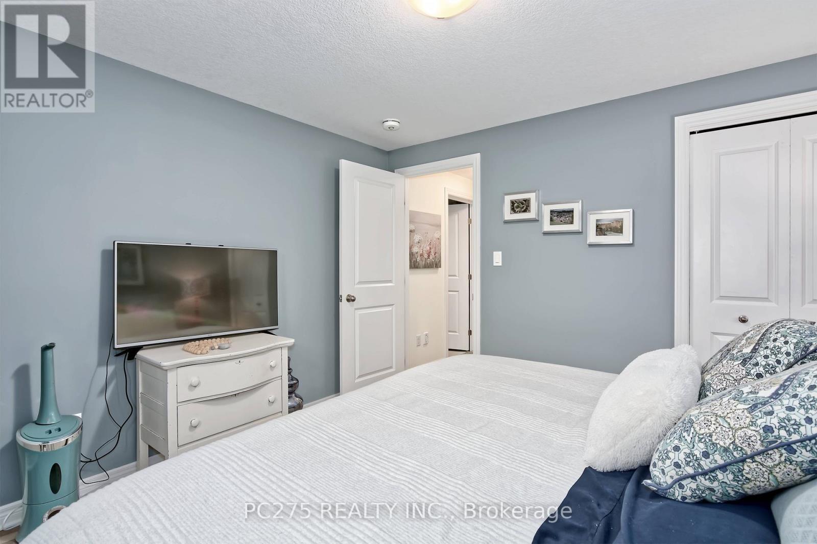 20 Honey Bend, St. Thomas, ON - Indoor Photo Showing Bedroom