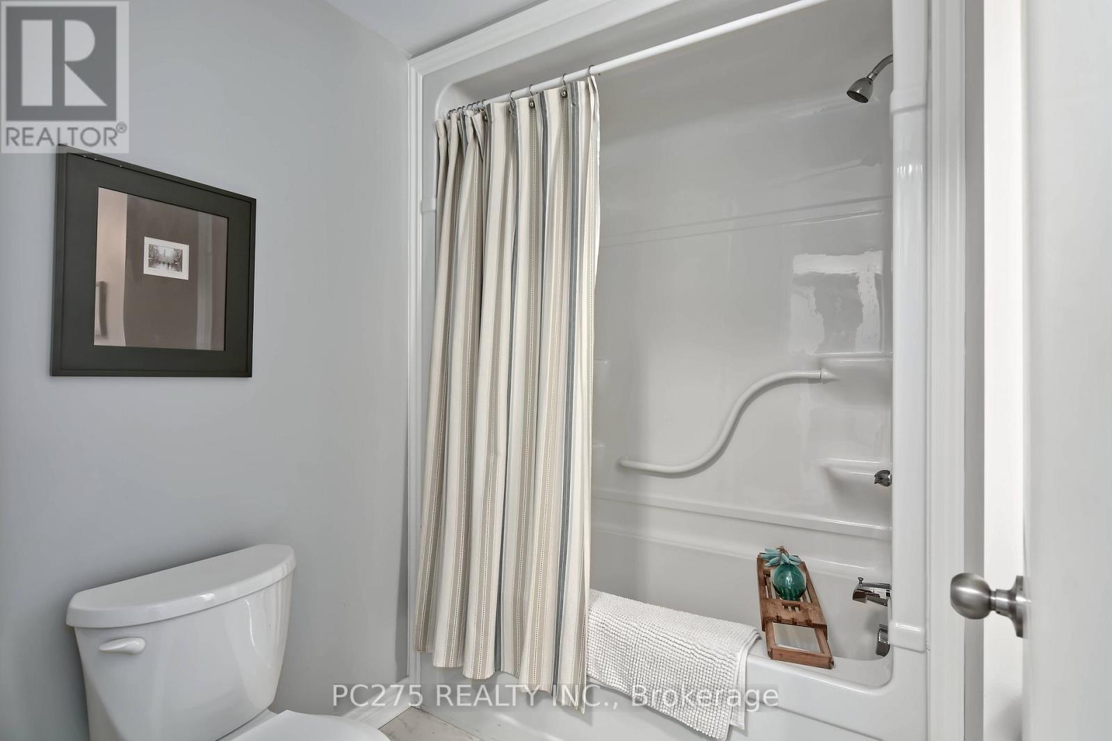 20 Honey Bend, St. Thomas, ON - Indoor Photo Showing Bathroom