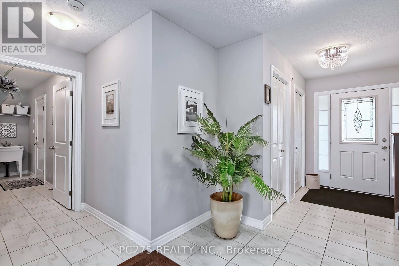 20 Honey Bend, St. Thomas, ON - Indoor Photo Showing Other Room
