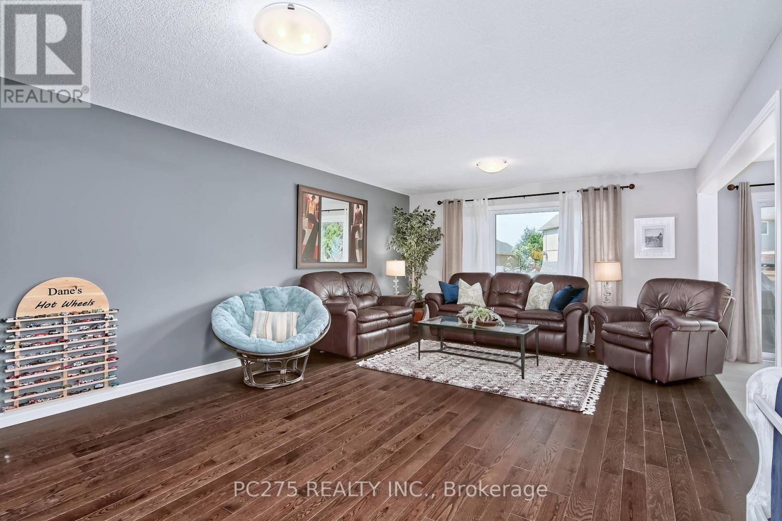 20 Honey Bend, St. Thomas, ON - Indoor Photo Showing Living Room